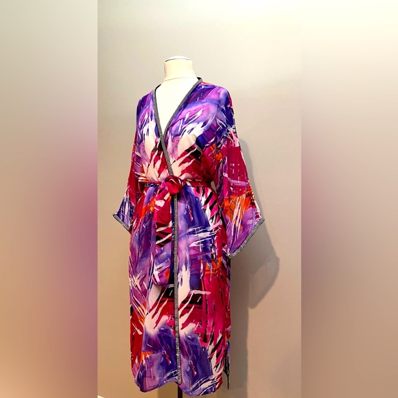 TIFFANYSLABEL PRINTED COLORFUL KIMONO TOP/WRAP W/RHINESTONE APPLICATION & BELT - Picture 4 of 11